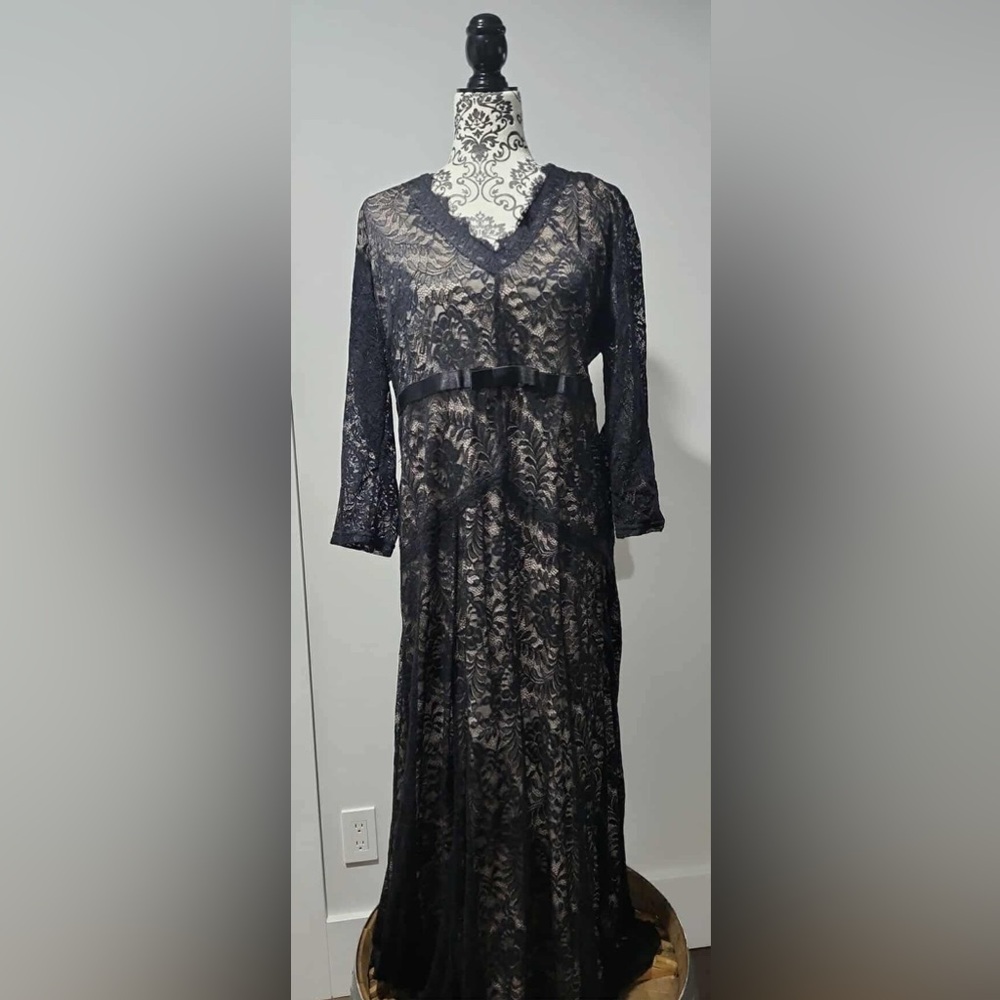 Elegant Black Lace Dress